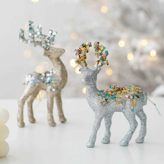 LuxeGlow | Glitzerndes Hirschornament für die perfekte Weihnachtsdekoration4