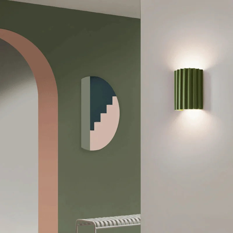 LumiBright | Elegante LED-Wandlampe mit geschwungenem Design